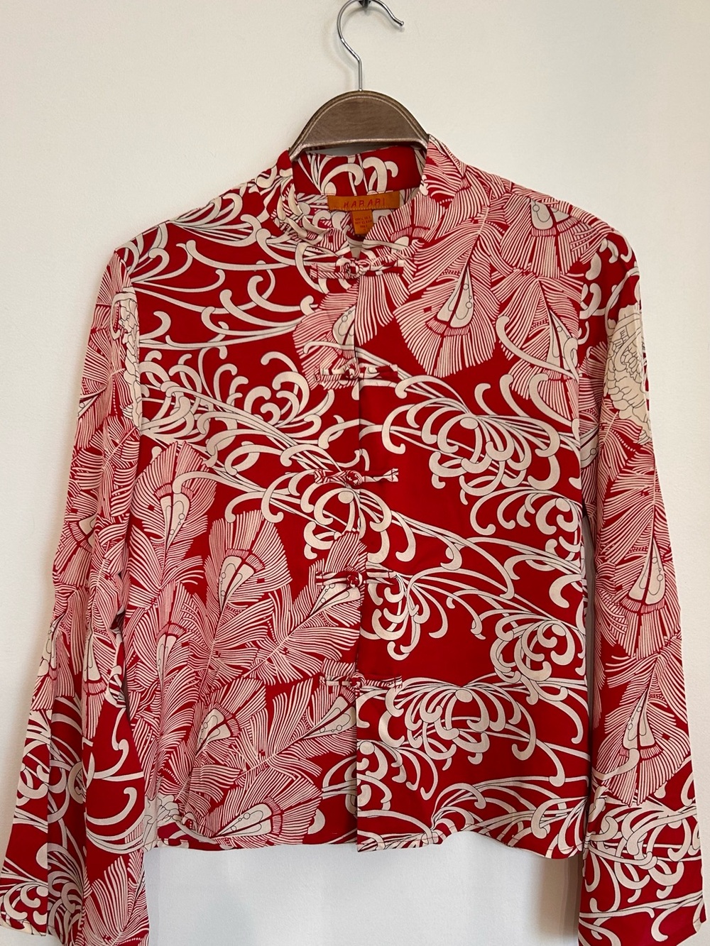 HARARI 100% JAPANESE SILK LONG SLEEVE BLOUSE WITH ORNATE SILK BUTTONS CROPPED